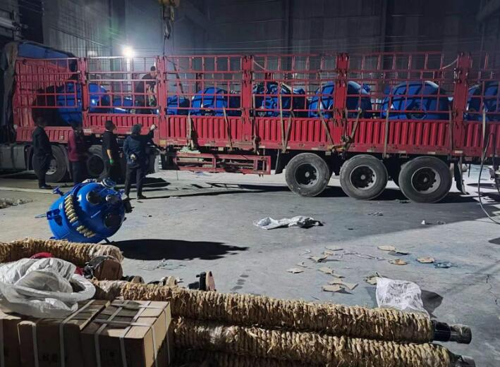 湖南某（mǒu）公司連夜（yè）發貨搪瓷反應釜